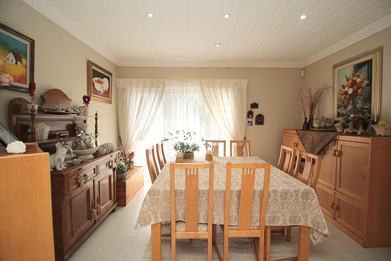 4 Bedroom Property for Sale in Hartenbos Heuwels Western Cape